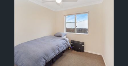 Spacious three-bedroom home - Photo 4