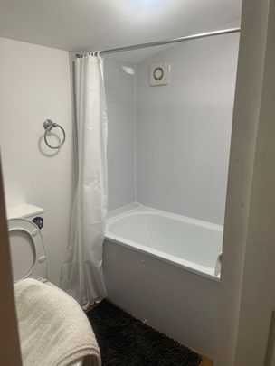 Studio Flat, Burdiehouse Rd, EH17 - Photo 1