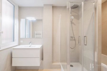 Rental Apartment Paris 7th Saint-Thomas-d'Aquin - Photo 3