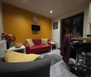 1 bedroom in a house share to rent - Photo 5