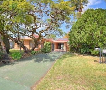 11 Sundowner Court, Mermaid Waters, QLD 4218 - Photo 3