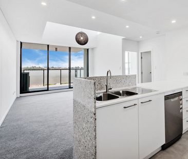 Top Floor! Penthouse 2 Bed plus another room on rooftop level. - Photo 3