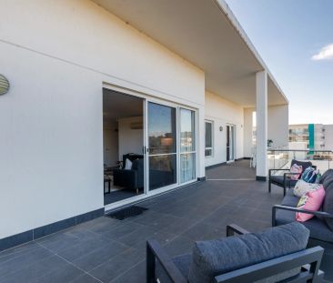Elevated Luxury Living in Belconnen's Prestigious Oracle Complex - Photo 3