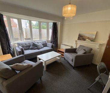 1 bedroom in a house share to rent - Photo 2