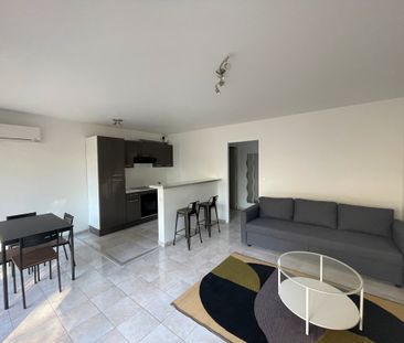 Location Appartement 1 pièce 32m² MARSEILLE 8ème - Photo 1