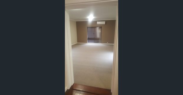 Renovated Character Home located on the iconic Old Perth Road Bassendean - Photo 1