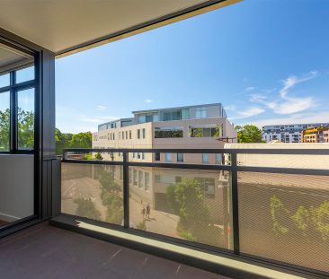 Light filled North facing one bedroom apartment with parking - Photo 3