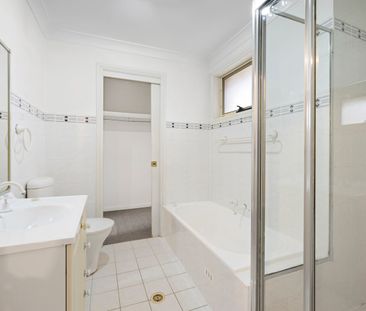 Convenient Townhouse in Prime Location - Photo 2