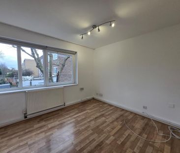 4 bedroom flat to rent - Photo 1