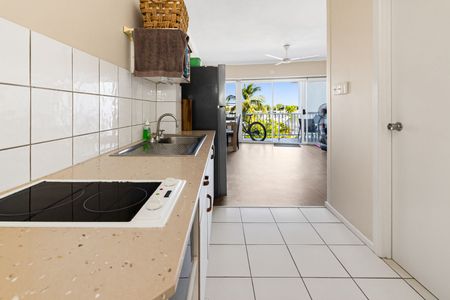 Spacious 1-Bedroom Apartment in Cullen Bay! - Photo 5