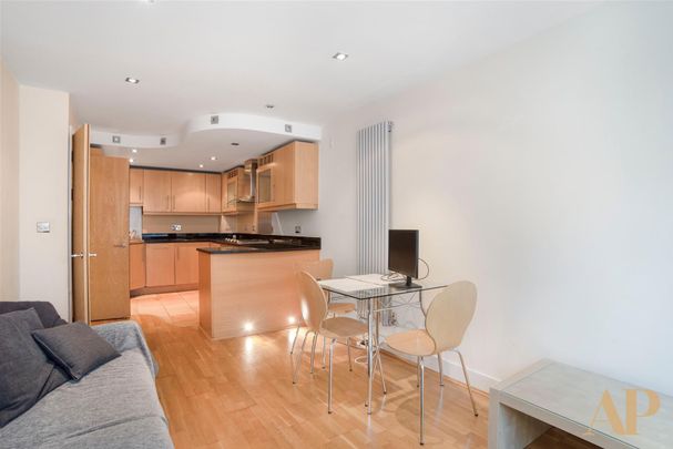 Millharbour, London - Photo 1