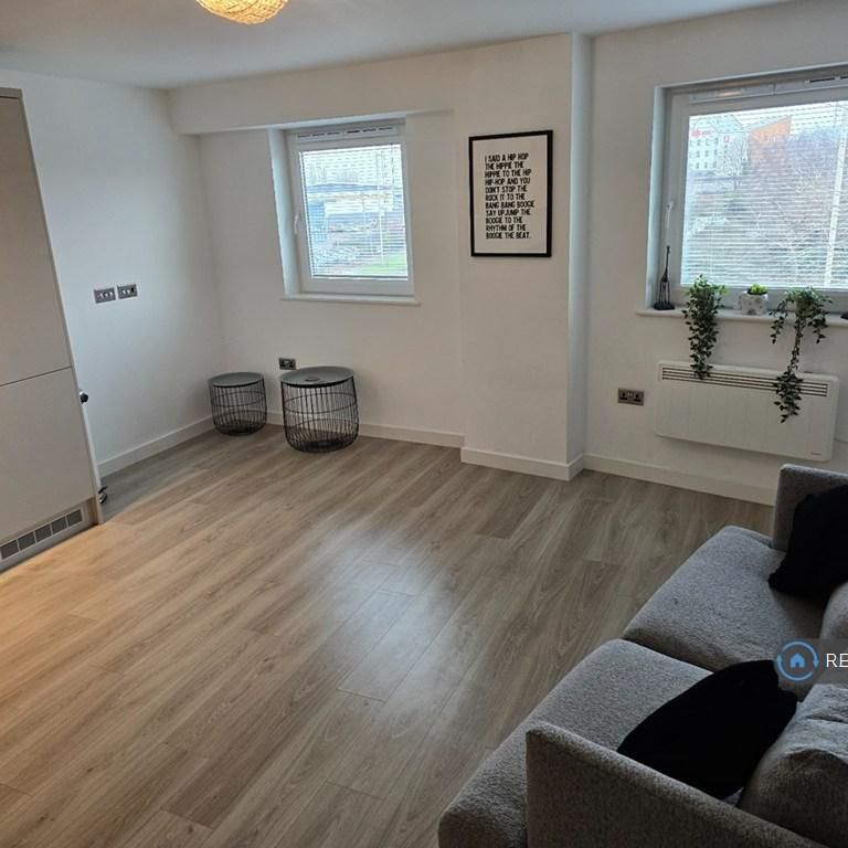 2 bedroom flat to rent - Photo 1