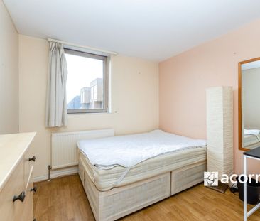 Flat to rent - Asher Way, London, E1W - Photo 3