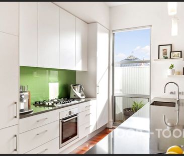 Spacious Villa in the Heart of Mile End! - Photo 6