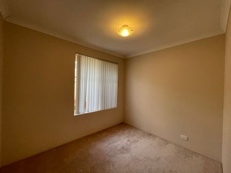 Tidy 3 Bedroom Villa - Photo 3