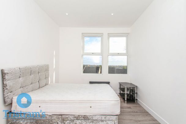 2 bed Flat for Rent - Photo 1