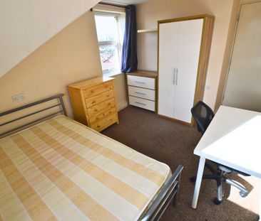 3 bedroom apartment to rent - Photo 2