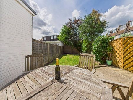 3 bedroom end of terrace house to rent - Photo 3