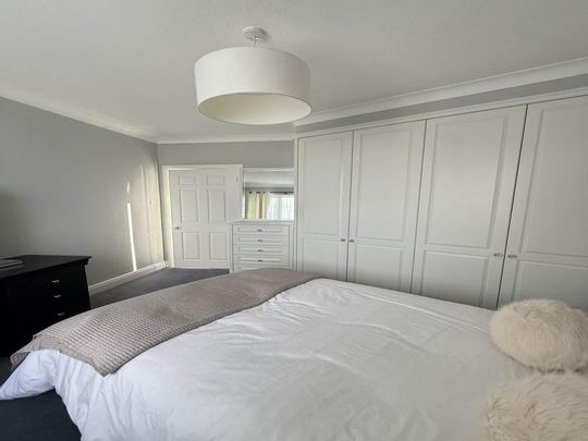 1 bedroom in a flat share to rent - Photo 1