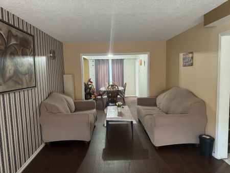 For Lease - 5364 Champlain Trail, Mississauga, Ontario - Photo 3