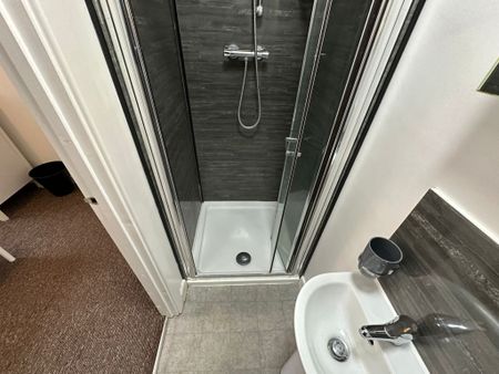 property to rent - Photo 5