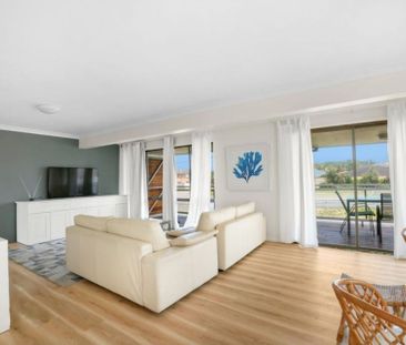 Walk to the Beach! Spacious 4br Home with Dual Living & Balconies - Photo 2