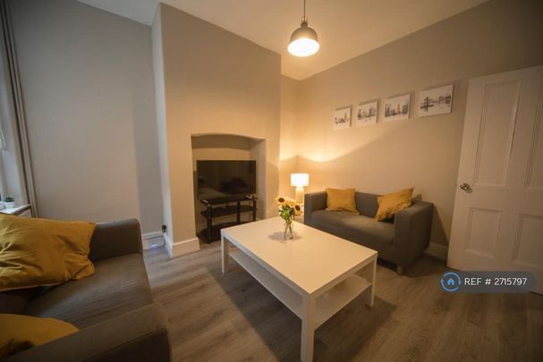 4 bedroom terraced house to rent - Photo 1