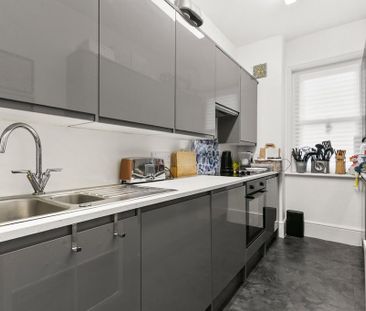 3 bedroom flat to rent - Photo 2