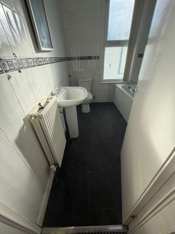 2 Bed Terraced House, Ashton Mount, LS8 - Photo 2