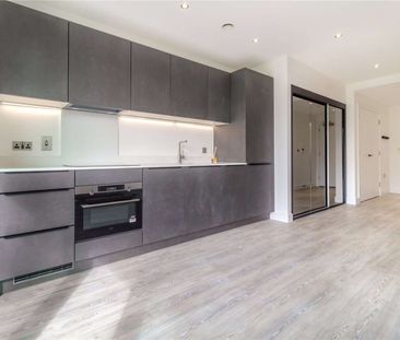 Unfurnished south-facing studio apartment - Photo 3