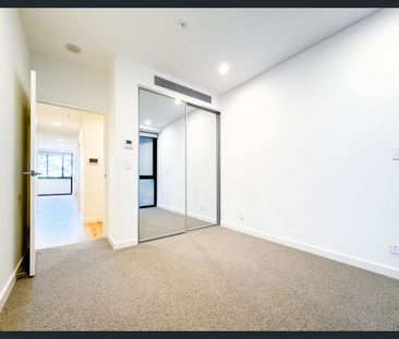 Spacious & Stylish 2-Bedroom Apartment in the Heart of Lindfield Vi... - Photo 3