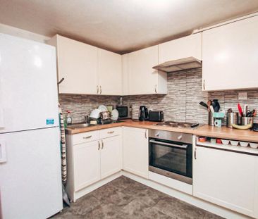 6 bedroom private hall to rent - Photo 1