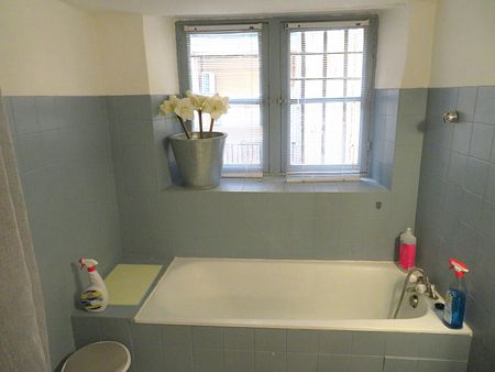 STUDIO MEUBLÉ, 340€ H.C, Nîmes rue de l’Aspic, 22m² - Photo 2