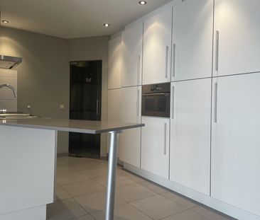 Licht en ruim appartement met terras in hartje Rijkevorsel - Foto 3