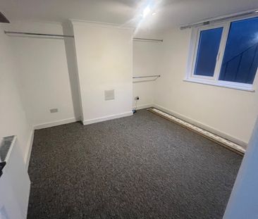 1 Bed Flat, Viaduct Road, BN1 - Photo 2