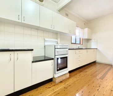 Low-maintenance family living - Photo 1