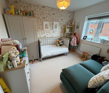 4 bedroom semi-detached house to rent - Photo 4