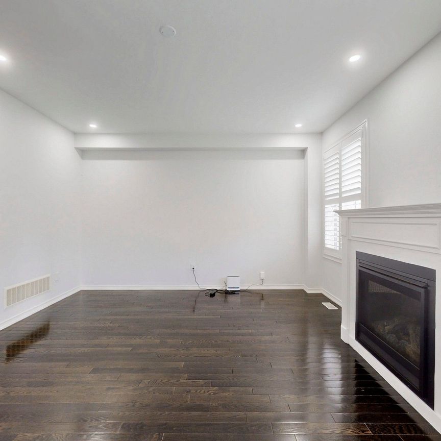 For Lease - 2385 Dress Circle Crescent Unit# Main & 2nd Flr, Oshawa, Ontario - Photo 1