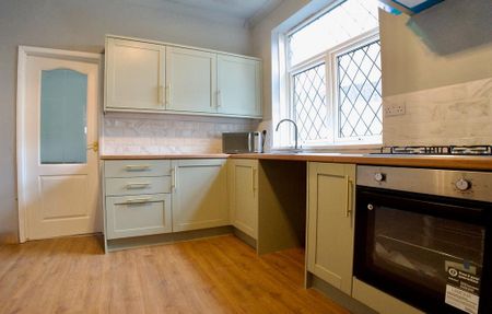 4 bedroom flat to rent - Photo 3