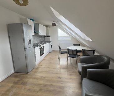 3 bedroom flat to rent - Photo 3