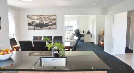 WIGRAM - EXECUTIVE 3 BEDROOM HOUSE, 2 X BATHROOMS - Photo 3