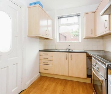 2 bedroom end of terrace house to rent - Photo 2