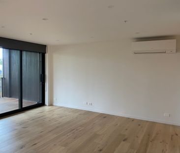 Beachlands, 2 Bedroom Stylish, Executive Apartment - Photo 1