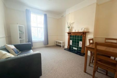 High Street - Photo 3