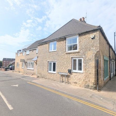 Spinney Road, Irthlingborough, NN9 - Photo 1