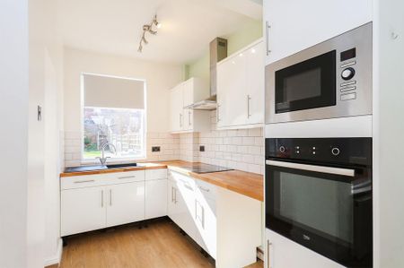 3 bedroom terraced house to rent - Photo 4