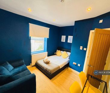 1 bedroom in a house share to rent - Photo 3