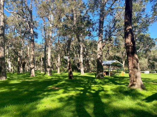 Train carriage available to rent (No 2) - Photo 1