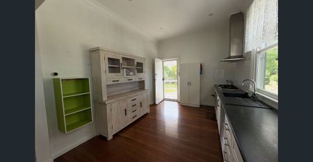 Riverside Living at Its Best in Charming Gladstone - Photo 4