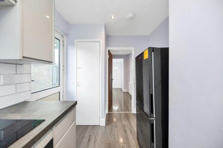 3 bedroom end of terrace house to rent - Photo 4